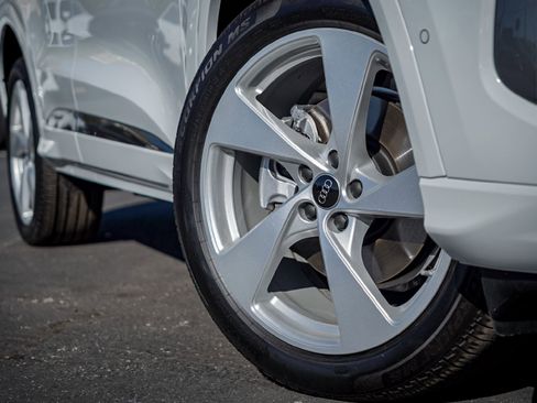 New 2025 Audi Q5 Premium Plus image 1