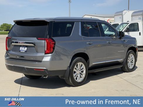 Certified 2022 GMC Yukon SLT w/ SLT Premium Package AWD/4WD image 4