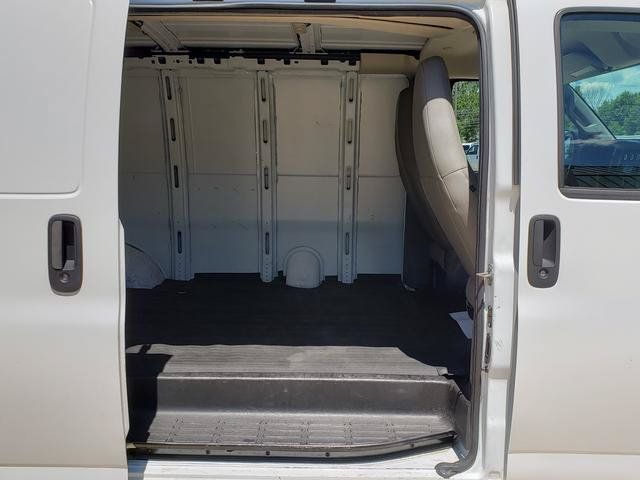 Used 2018 Chevrolet Express 2500 w/ Driver Convenience Package RWD image 12