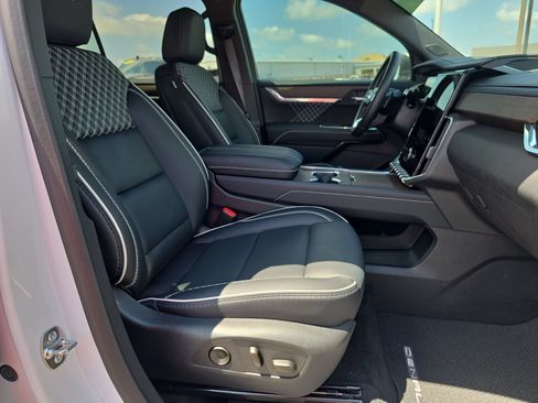 Used 2025 GMC Acadia Denali FWD image 16