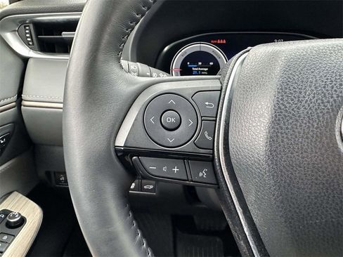 Used 2023 Toyota Venza Limited image 10