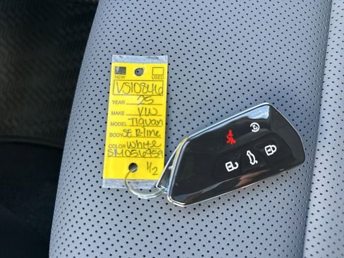 New 2025 Volkswagen Tiguan SE R-Line image 27