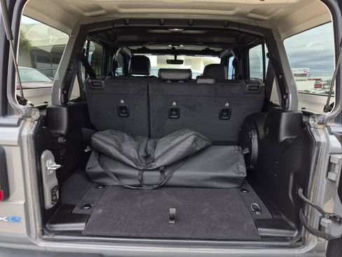 Used 2023 Jeep Wrangler Unlimited Sahara w/ Cold Weather Group image 8