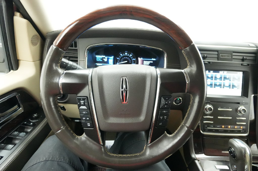 Used 2017 Lincoln Navigator Reserve AWD/4WD image 38