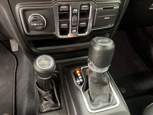 Used 2022 Jeep Wrangler Unlimited Sahara AWD/4WD image 25