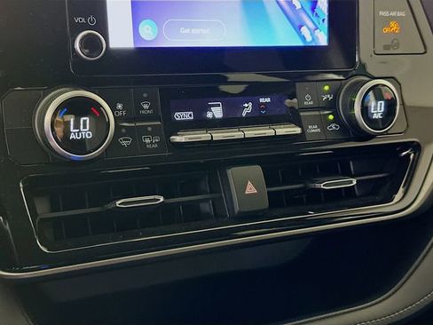 Used 2023 Toyota Highlander LE FWD image 18