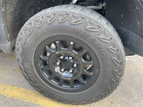 Used 2024 GMC Sierra 1500 AT4X w/ AT4X AEV Edition image 5