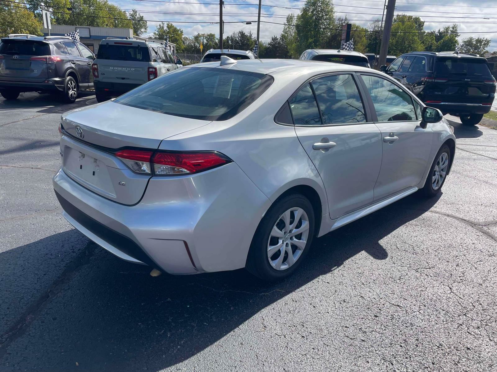 Used 2022 Toyota Corolla LE FWD image 9