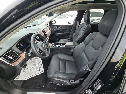 Used 2024 Volvo XC60 B5 Plus w/ Protection Package Premier AWD/4WD image 4