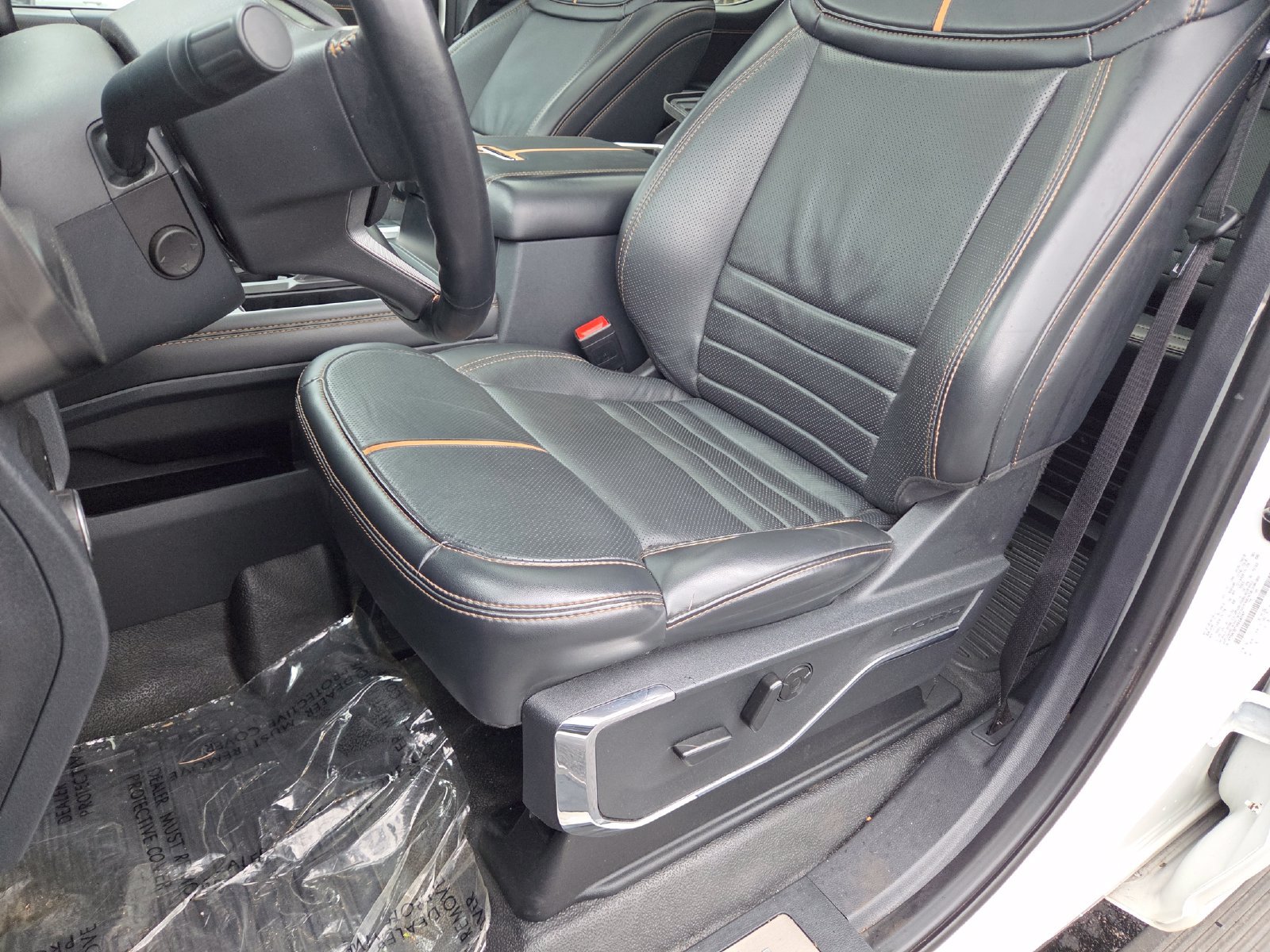 Used 2024 Ford F350 Platinum w/ FX4 Off-Road Package AWD/4WD image 28