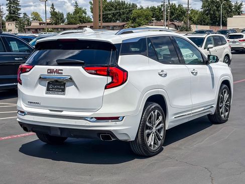 Used 2020 GMC Terrain Denali w/ Denali Premium Package FWD image 4