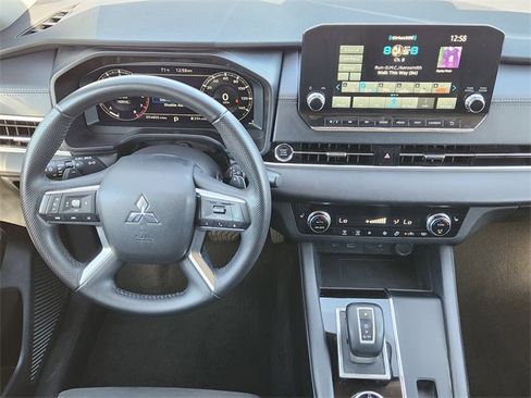Used 2024 Mitsubishi Outlander SE image 28