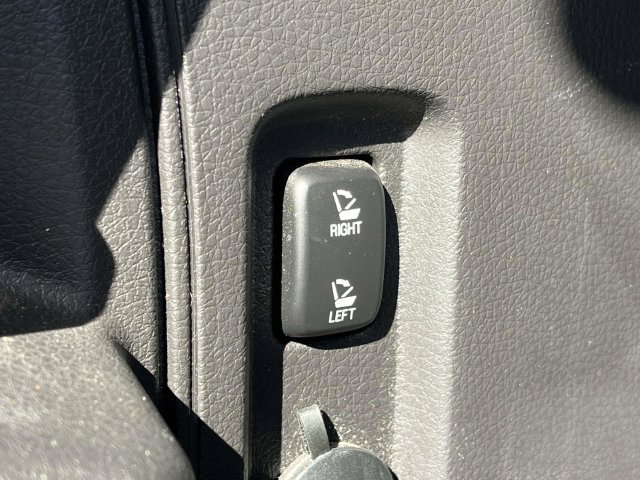 Used 2013 Ford Edge SEL FWD image 22