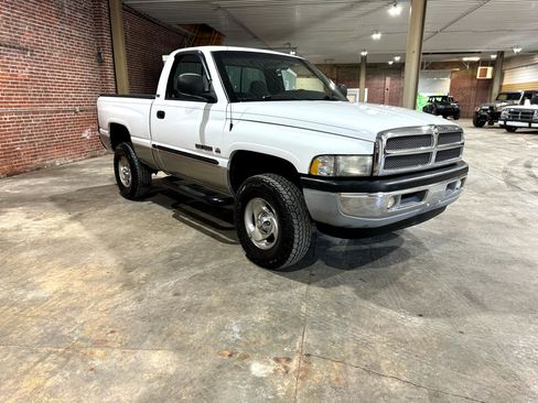 Used 2001 Dodge Ram 1500 Truck ST image 4