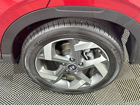 Used 2024 Hyundai Venue SEL image 32