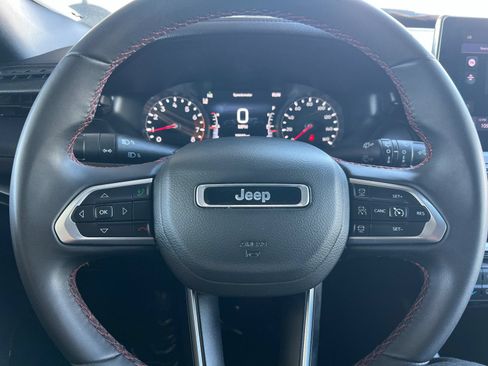 Used 2025 Jeep Compass Trailhawk AWD/4WD image 22