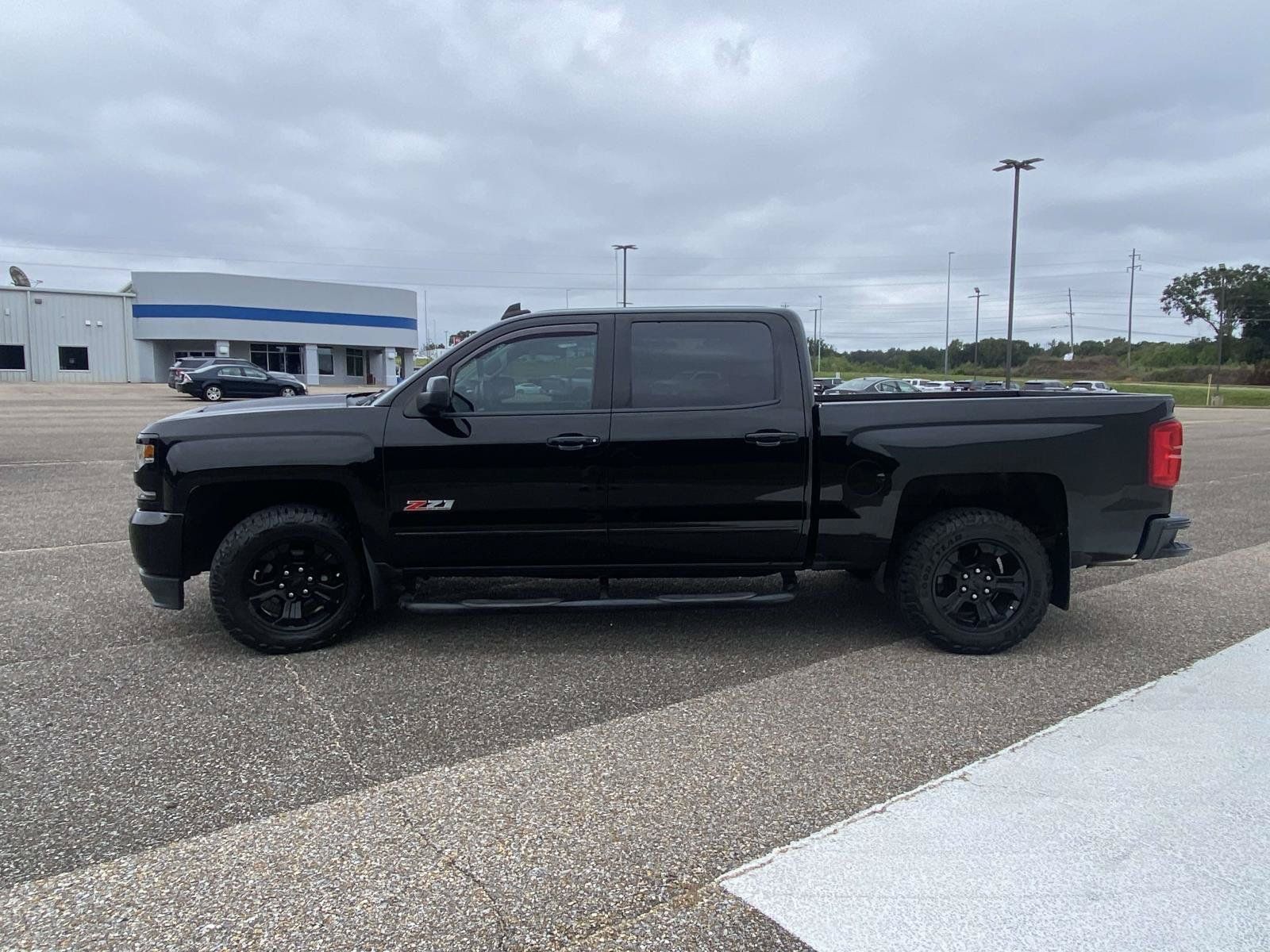 Used 2017 Chevrolet Silverado 1500 LTZ Z71 w/ LTZ Plus Package AWD/4WD image 4