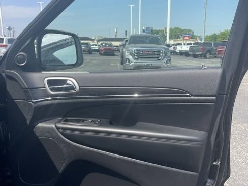 Used 2022 Jeep Grand Cherokee Limited image 10
