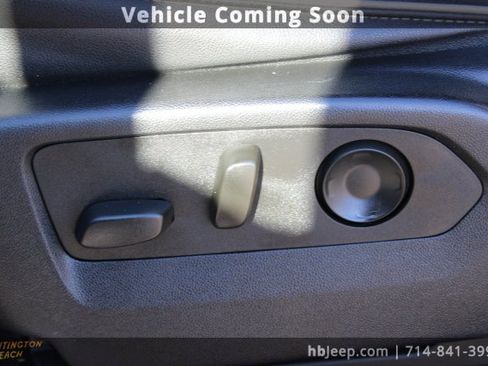 Used 2024 Chevrolet Suburban Premier image 31