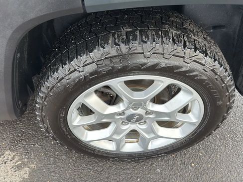 Used 2018 Jeep Renegade Latitude w/ Popular Equipment Group image 9