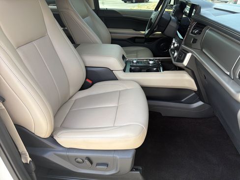 Used 2022 Ford Expedition XLT AWD/4WD image 16
