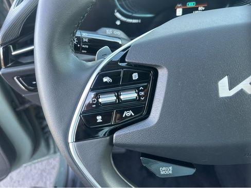 Certified 2025 Kia Niro EX image 20