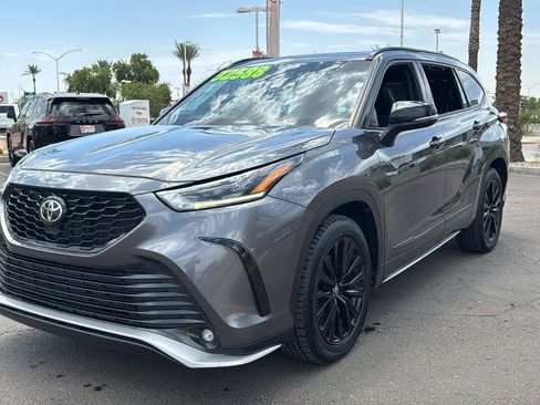 Used 2023 Toyota Highlander XSE FWD image 4