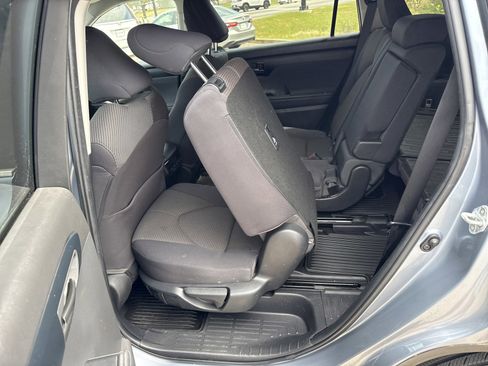 Used 2023 Toyota Highlander LE image 14