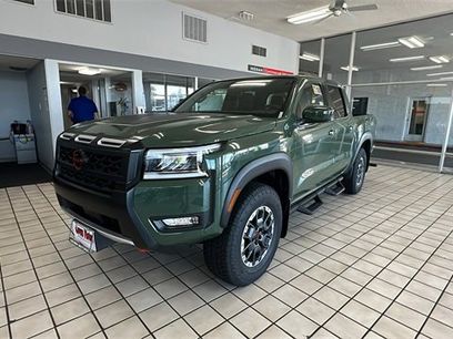 New 2025 Nissan Frontier PRO-4X w/ Black Accent Package