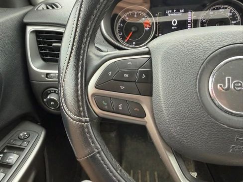 Used 2019 Jeep Cherokee Latitude Plus AWD/4WD image 17