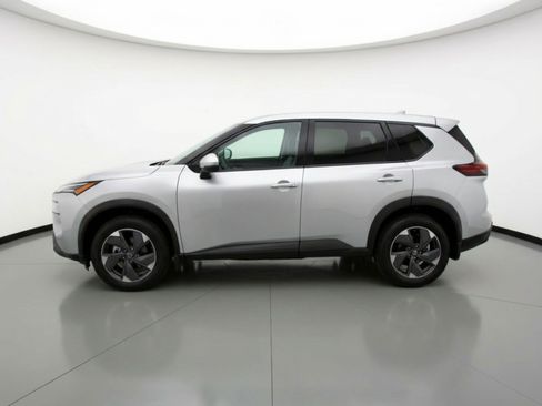 Used 2025 Nissan Rogue SV image 5