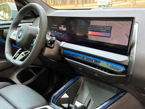 Certified 2025 BMW X3 xDrive30i w/ M Sport Package image 21