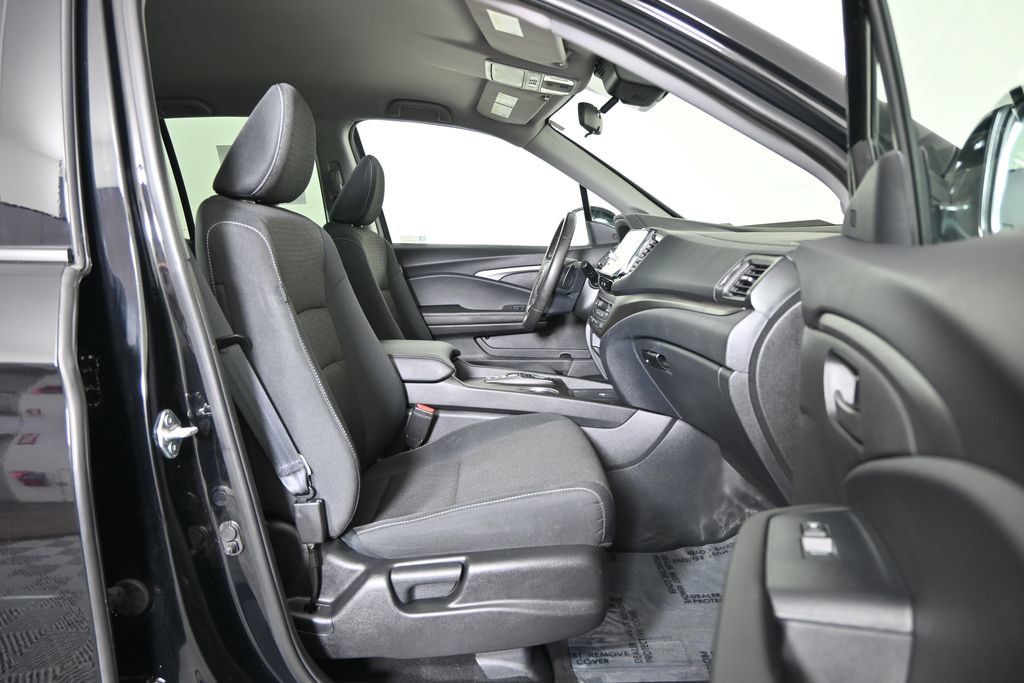 Used 2025 Honda Ridgeline Sport image 14