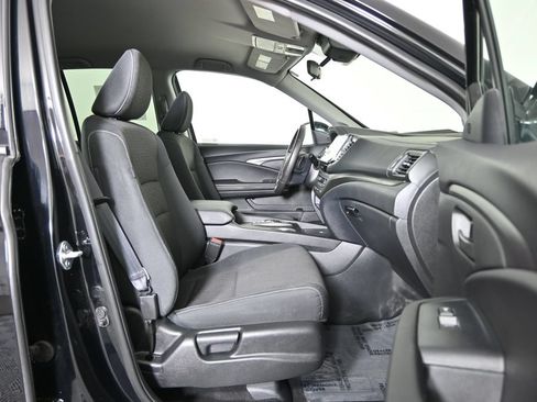 Used 2025 Honda Ridgeline Sport image 14