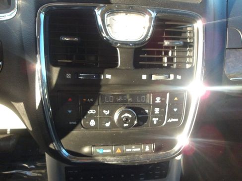 Used 2012 Chrysler Town & Country Touring-L w/ Trailer Tow Group image 23