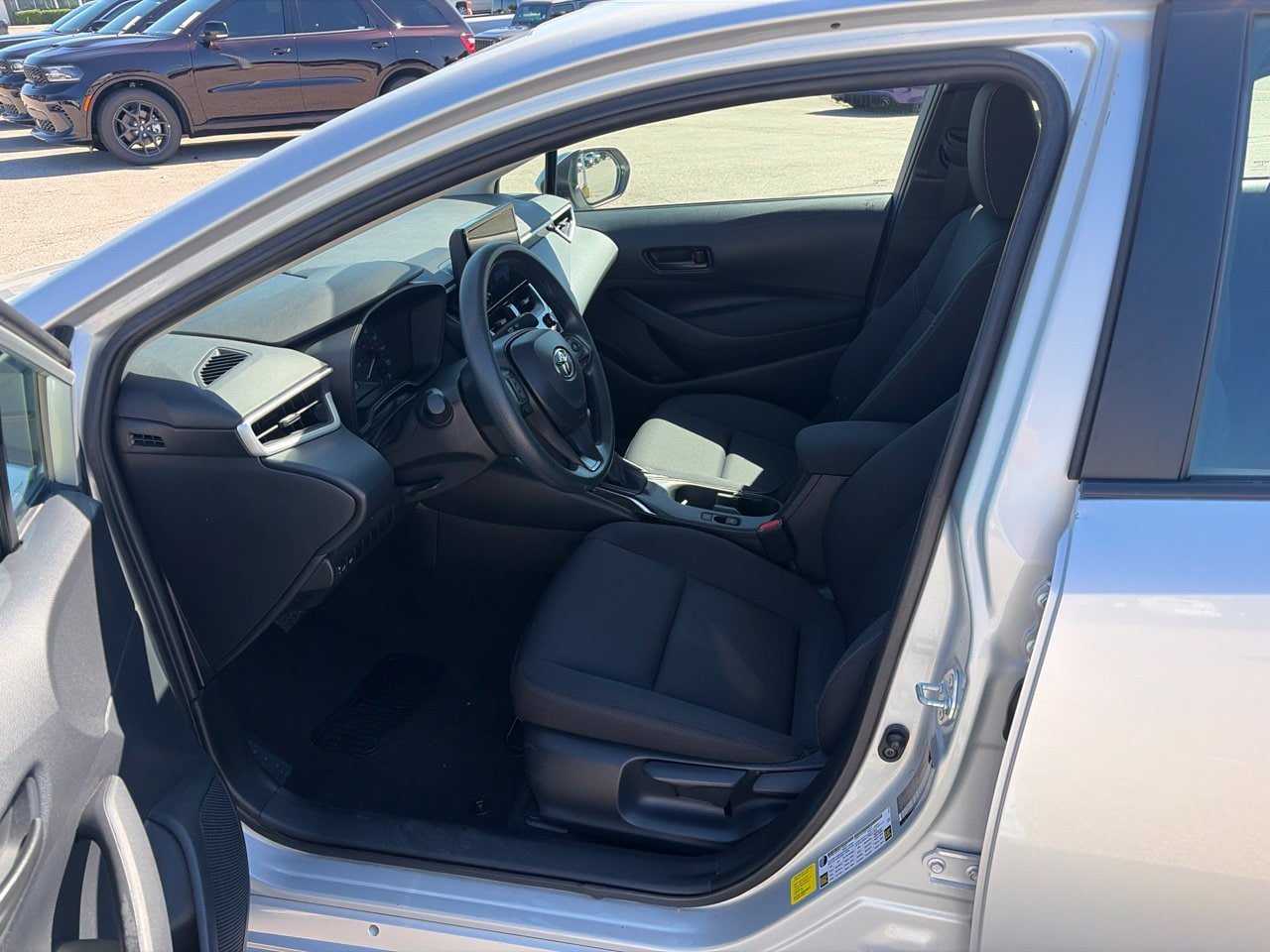 Used 2025 Toyota Corolla LE FWD image 9