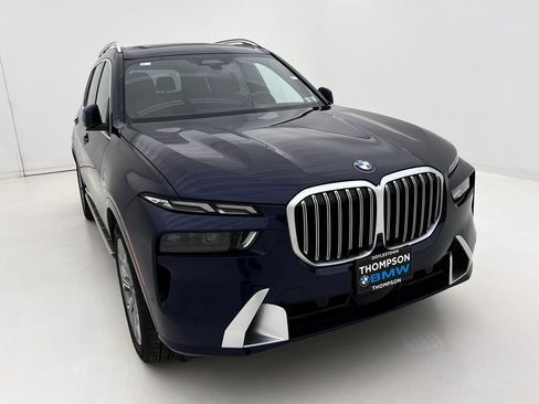 Used 2023 BMW X7 xDrive40i image 3