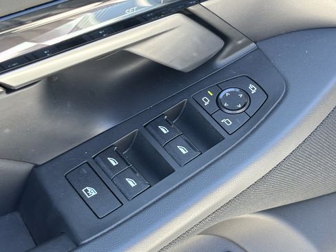 Certified 2024 BMW i5 eDrive40i w/ Convenience Package RWD image 15