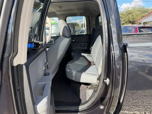 Used 2018 RAM 1500 Classic SLT image 9