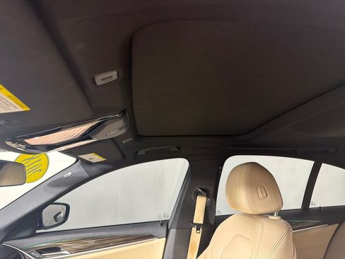 Used 2018 BMW 530i w/ Premium Package RWD image 13