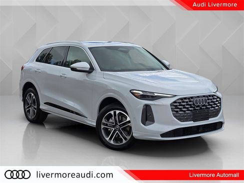 Used 2025 Audi Q5 Premium Plus w/ Premium Plus image 2