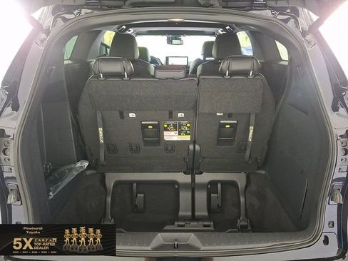 Certified 2025 Toyota Sienna XSE FWD image 35