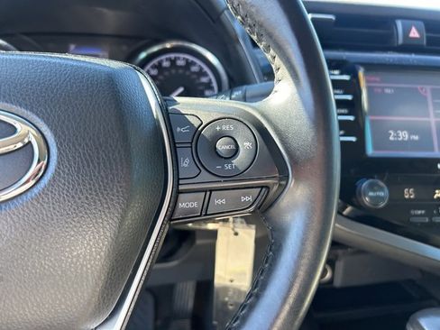 Used 2020 Toyota Camry SE image 19