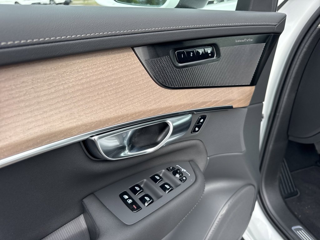 New 2026 Volvo XC90 T8 Plus w/ Protection Package AWD/4WD image 11