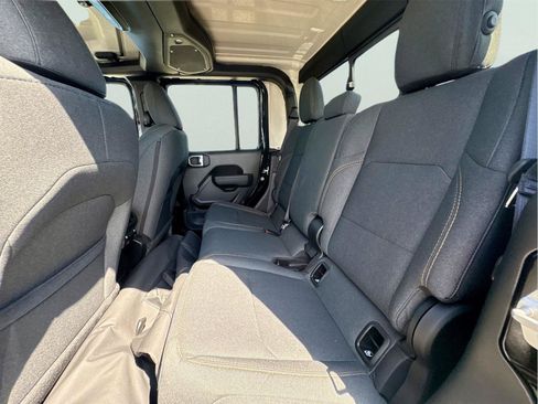 Used 2025 Jeep Gladiator Sport AWD/4WD image 15