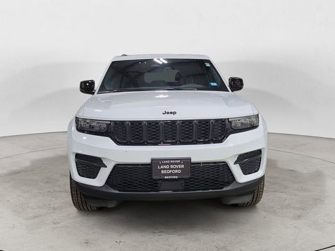 Used 2025 Jeep Grand Cherokee Altitude RWD image 8