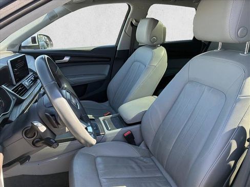 Used 2019 Audi Q5 2.0T Premium Plus w/ Premium Plus Package AWD/4WD image 12