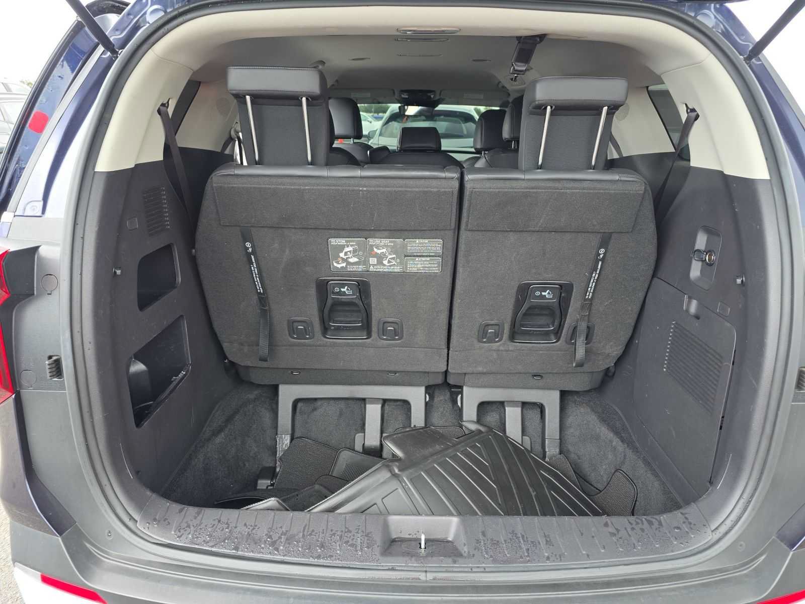 Used 2026 Kia Carnival FWD image 7