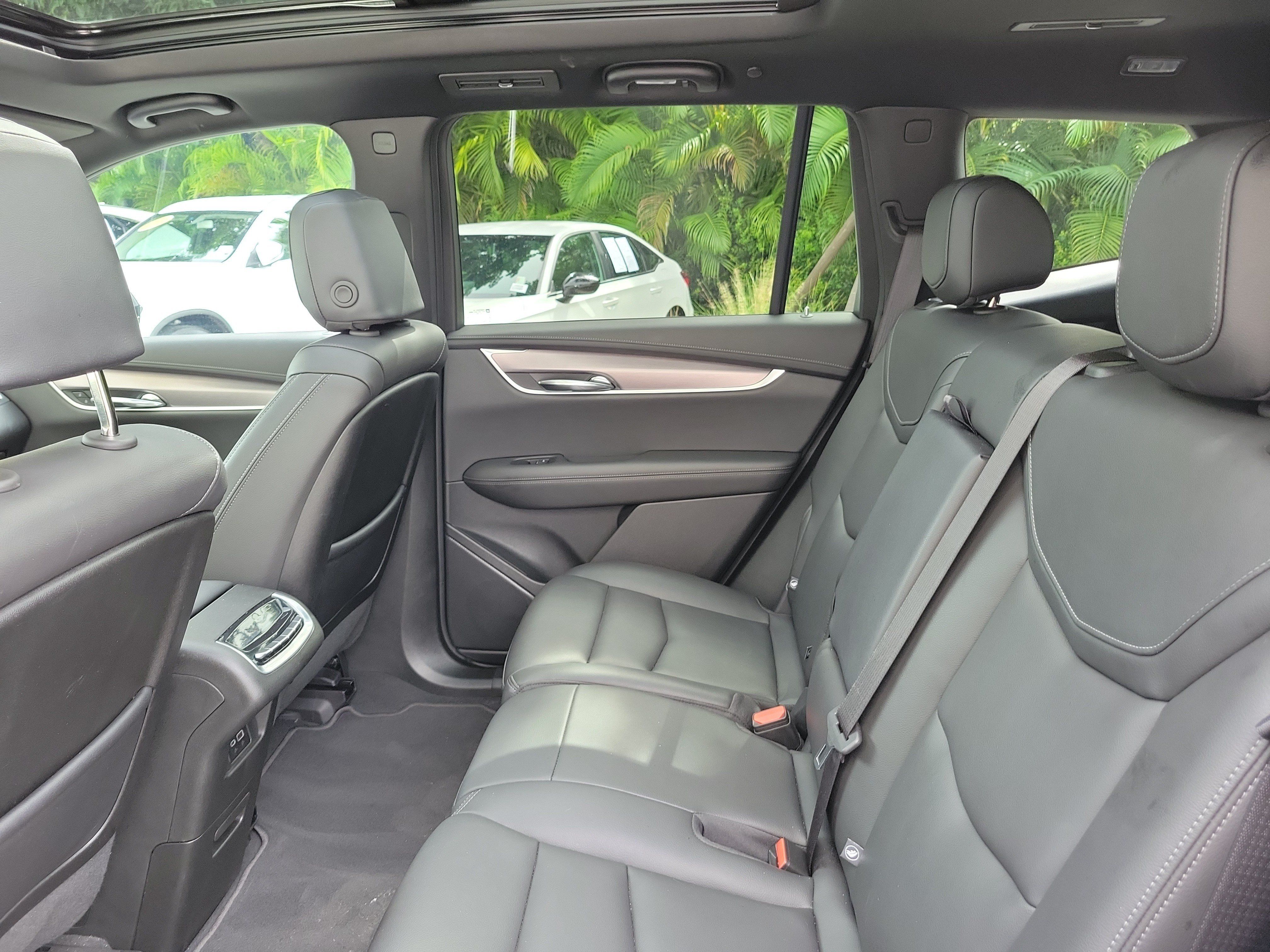 Used 2025 Cadillac XT6 Luxury FWD image 16
