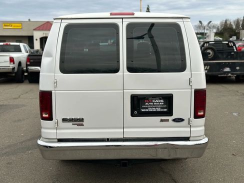 Used 2011 Ford E-350 and Econoline 350 XLT image 5